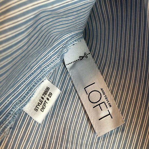 🆕 LOFT ruffle button up tank, blue & white pinstripe - Picture 6 of 7